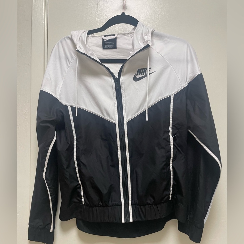 Nike Women's Black and White Jacket Windbreaker